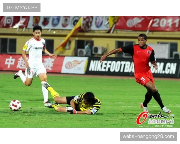 武汉三镇0-0闷平青岛西海岸，升班马客场顽强取一分